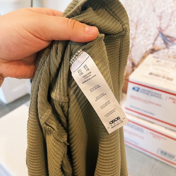 ASOS LONG SLEEVE CROP TOP - Picture 3 of 4